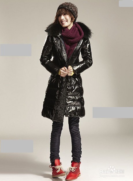 女生黑色羽绒服要怎么才能穿出潮流时尚范
