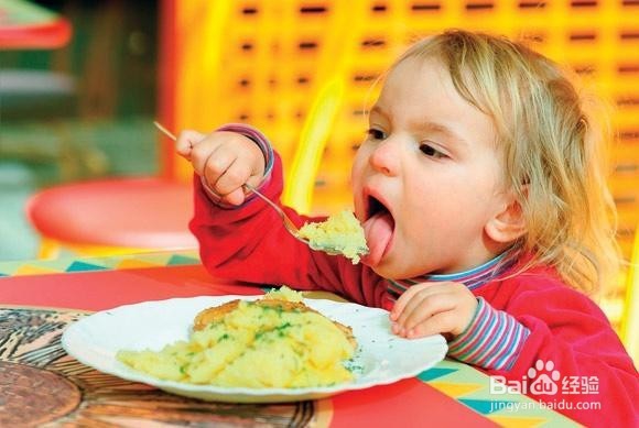 孩子吃饭时应该注意什么