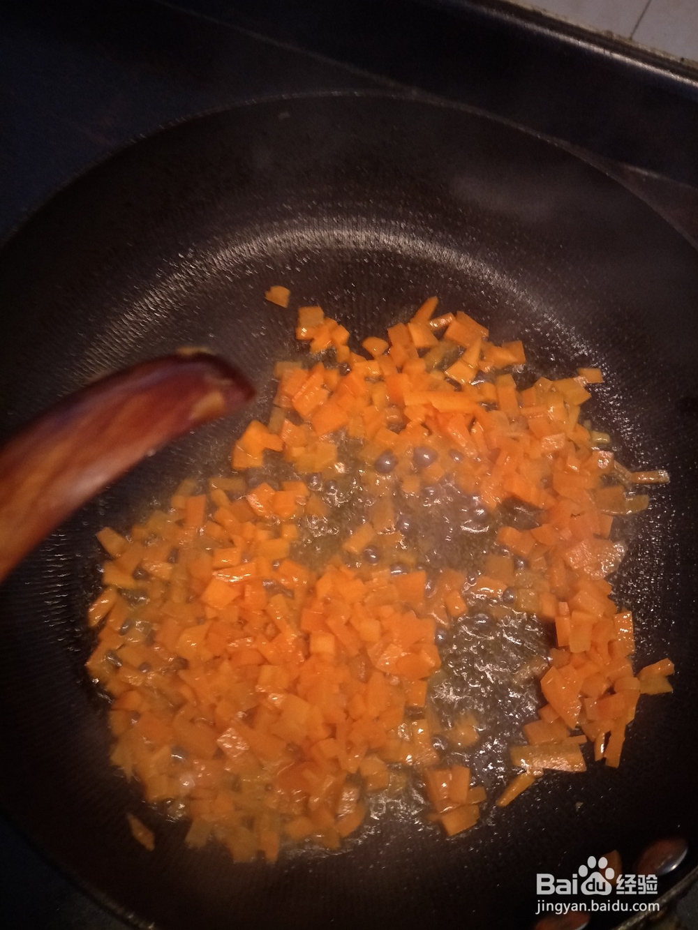 怎么切胡萝卜丁和鸡蛋胡萝卜