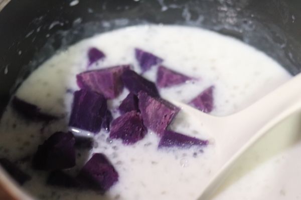 椰汁紫薯西米露