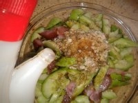 美味的凉拌黄瓜