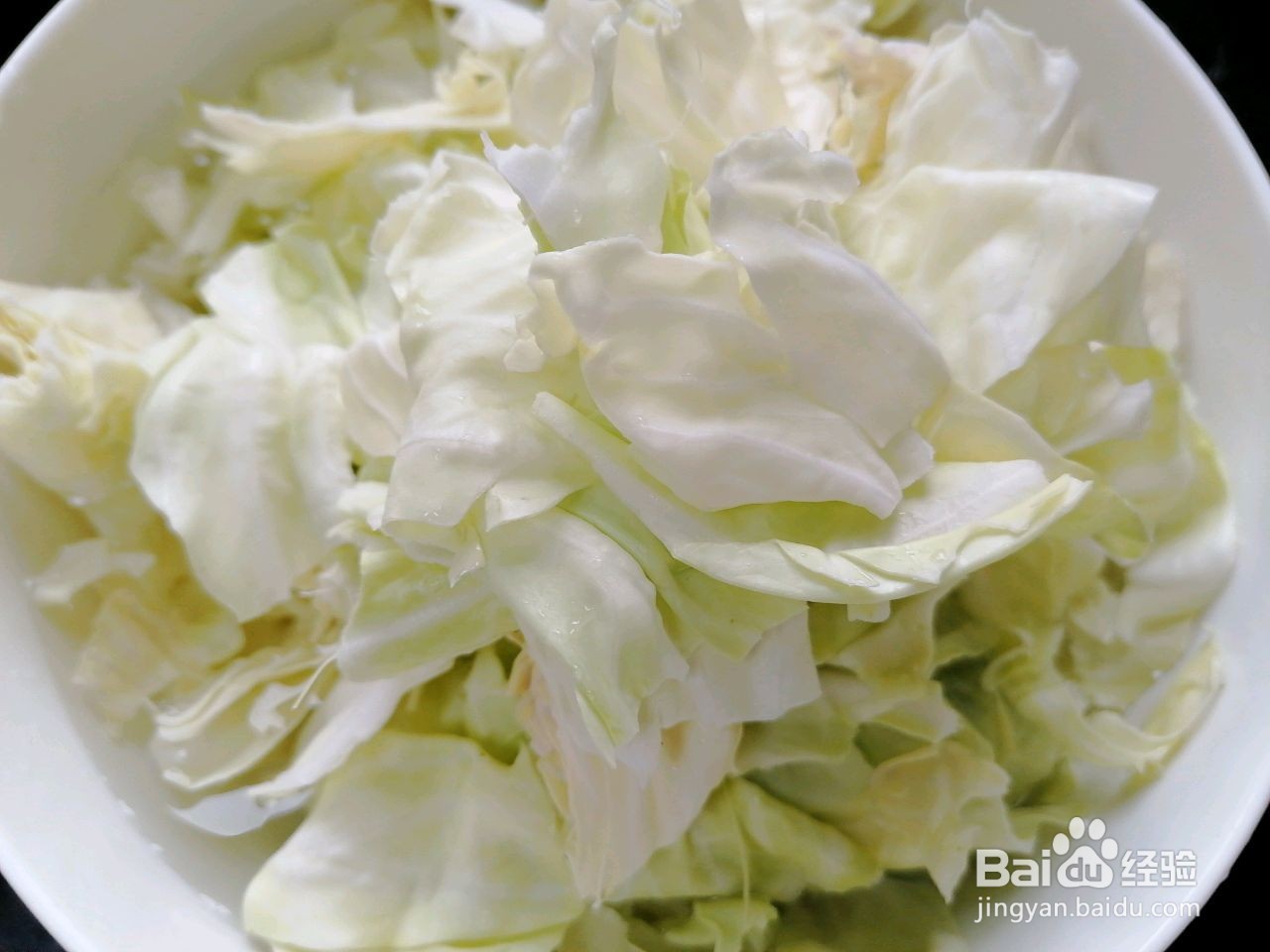 双椒手撕包菜的做法