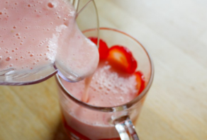 草莓思慕雪的做法