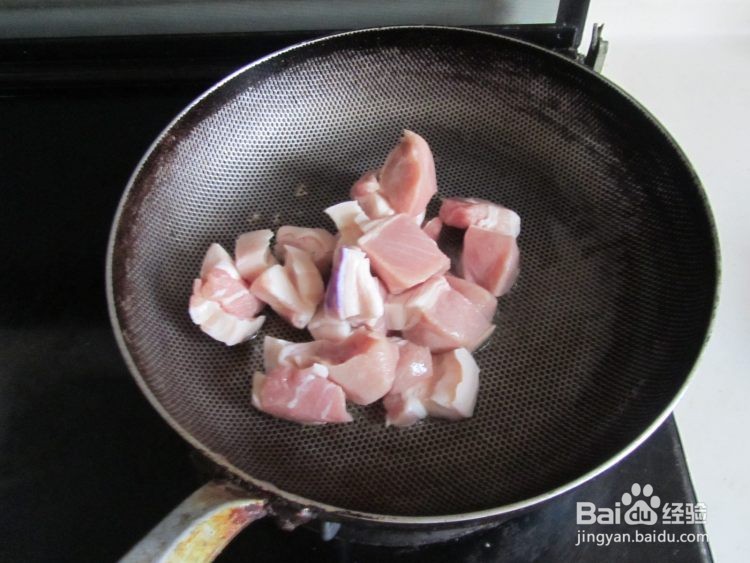 菱角烧肉的做法
