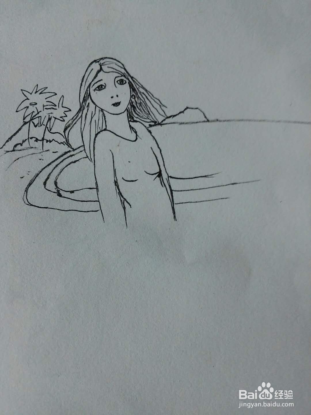 少女漫步沙滩