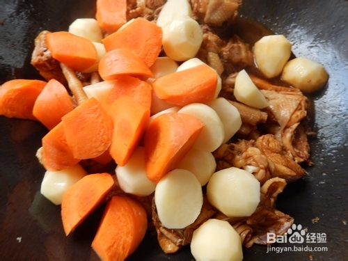 如何做美味炖菜:土豆炖鸡块