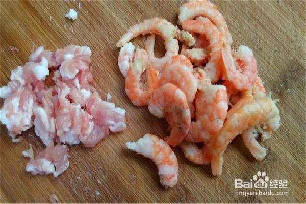 怎样才能做出超好吃的肉末、虾仁、蛋炒酱油饭