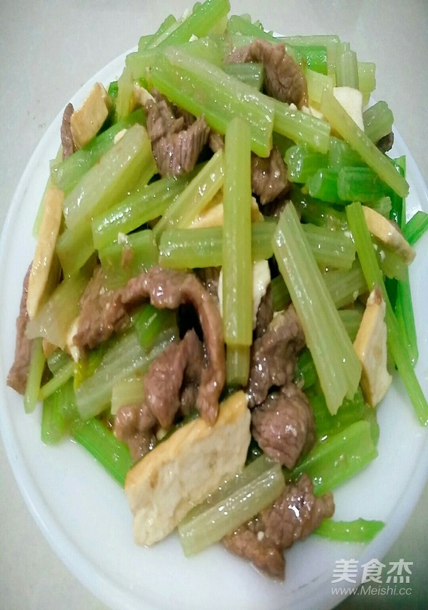 芹菜香干炒肉丝