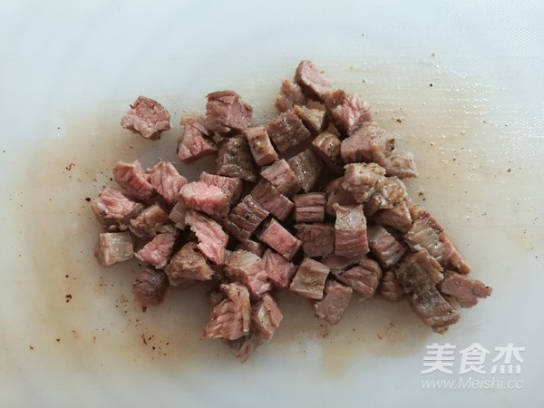 多汁碎牛排三明治