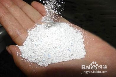 刷白色运动鞋的方法