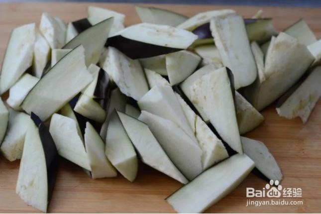 香软绵滑,酱香浓郁的酱烧茄子