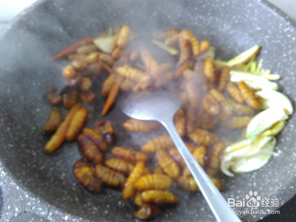 怎么做美味的香爆蚕蛹