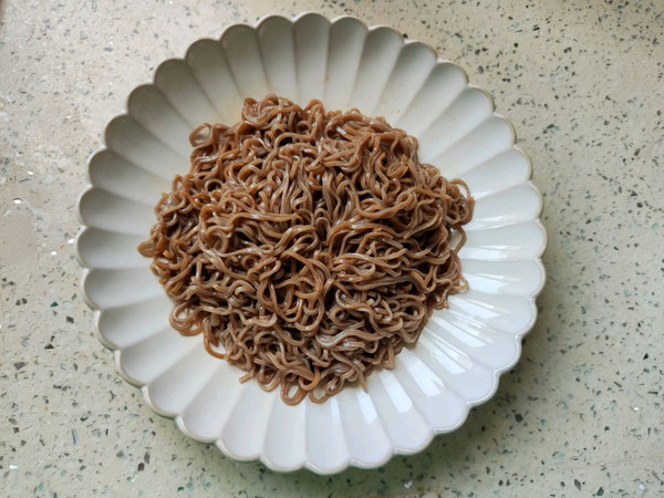 捞汁虾尾荞麦面