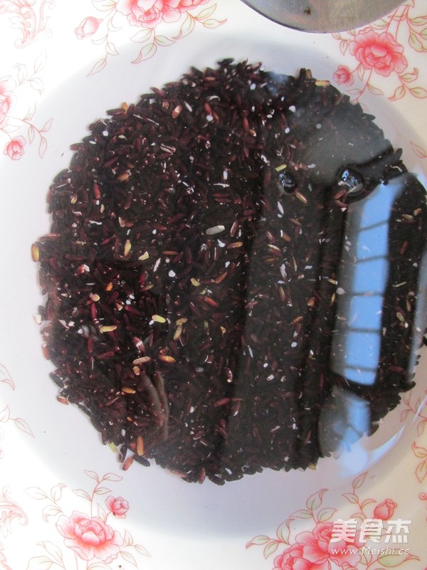 黑米黄桃派的做法