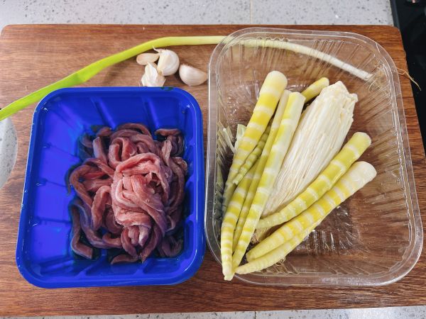 剁椒笋尖炒牛肉