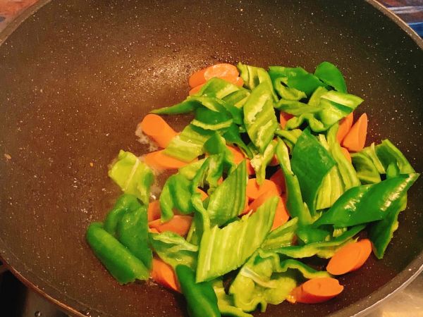 青椒火腿炒鸡蛋