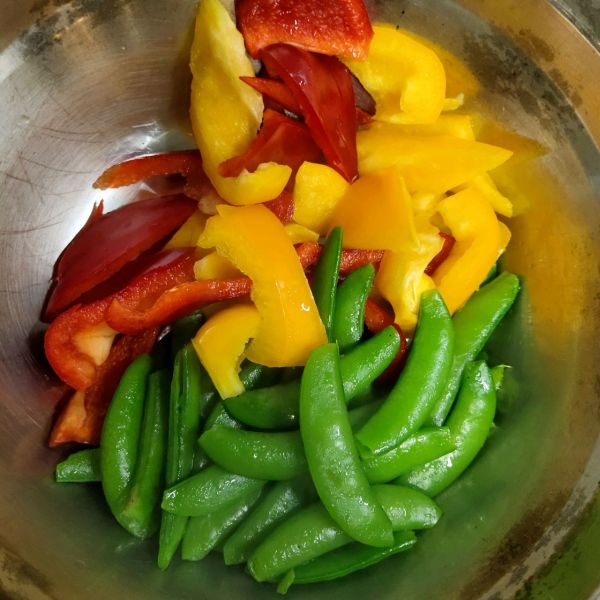 甜豆彩椒炒腊肠