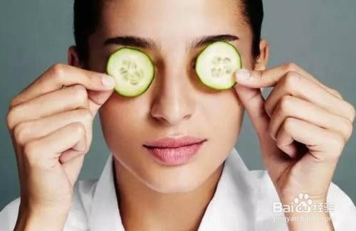 如何正确去除眼袋