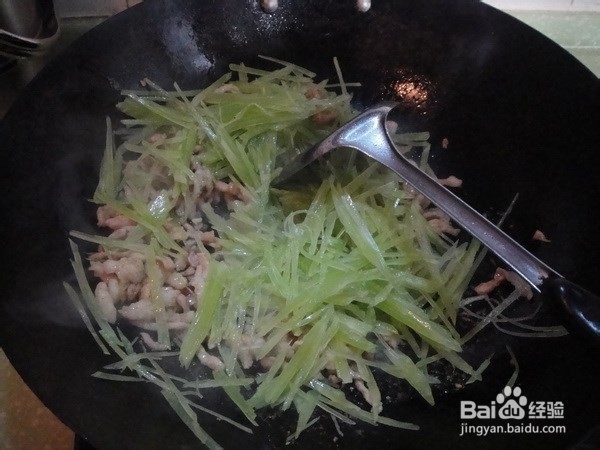如何炒青笋肉丝？