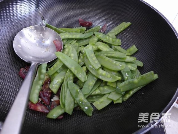 荷兰豆炒腊肠