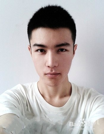 男性头发硬适合什么发型?