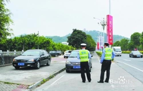 停在停车位没有压线也有可能违章