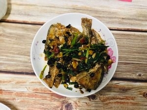 豆豉焖小江鱼