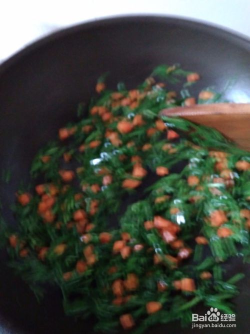 韭菜腌菜胡萝卜炒饭的做法
