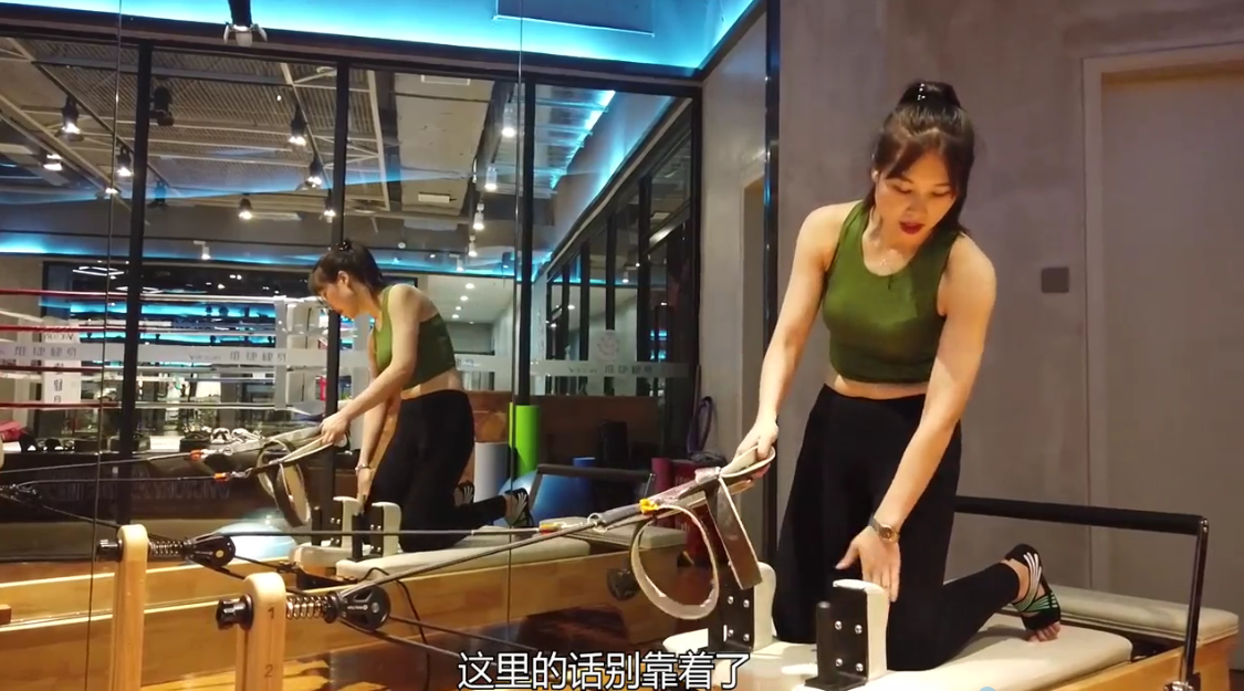 跪姿划船怎么训练，如何改善肩颈不适