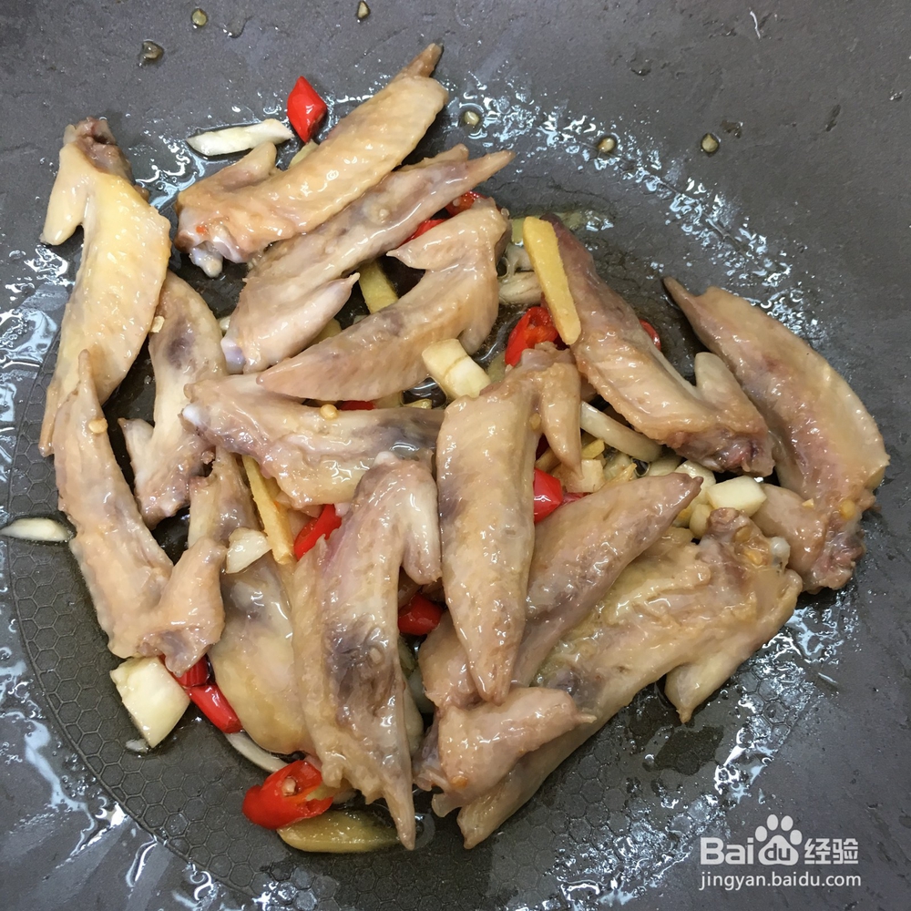炒鸡翅尖的家常做法