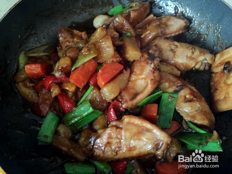 如何做出三汁焖鸡翅？