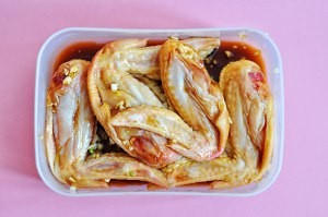 无油蒜香烤翅便当的做法