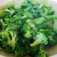 如何制作虾仁炒西兰花