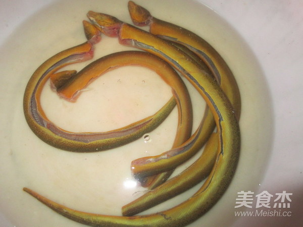 火腿片炖黄蟮