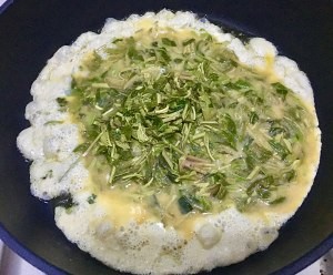 香椿煎鸡蛋的做法