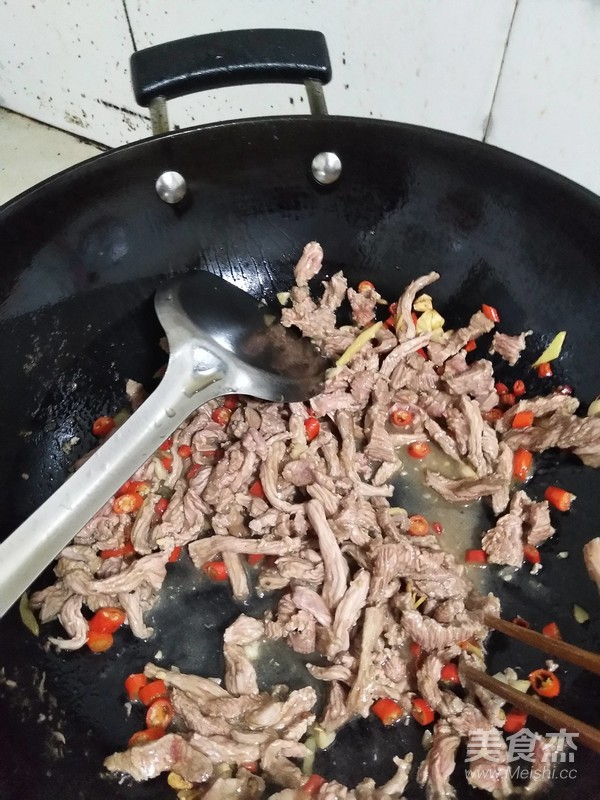 尖椒牛肉丝的做法