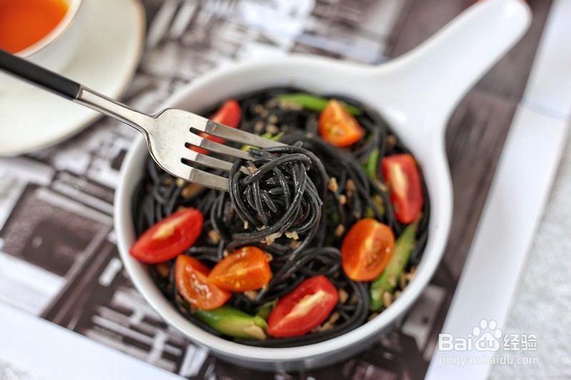 蘑菇汁墨鱼面怎么做