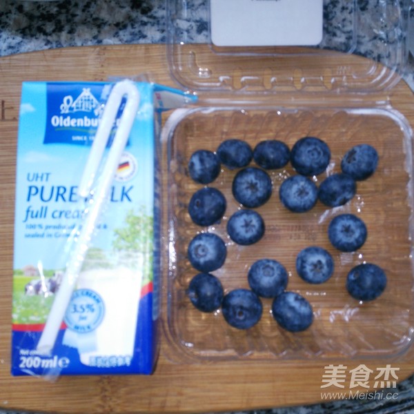 蓝莓奶昔的做法