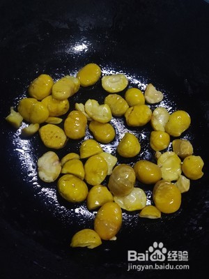 板栗焖鸡的做法