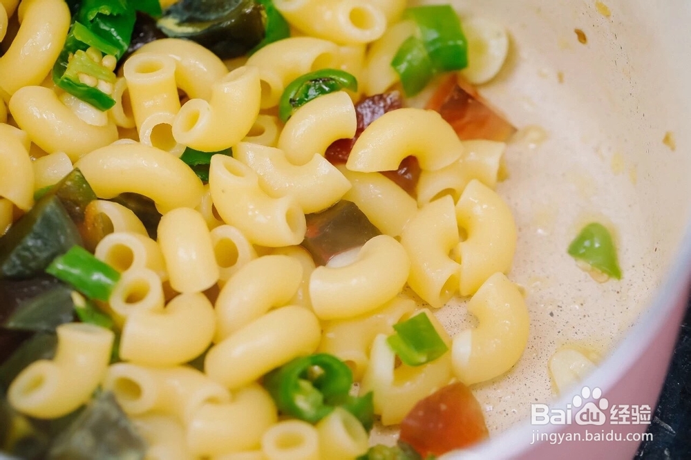 怎么做出中国味道皮蛋炒通心粉