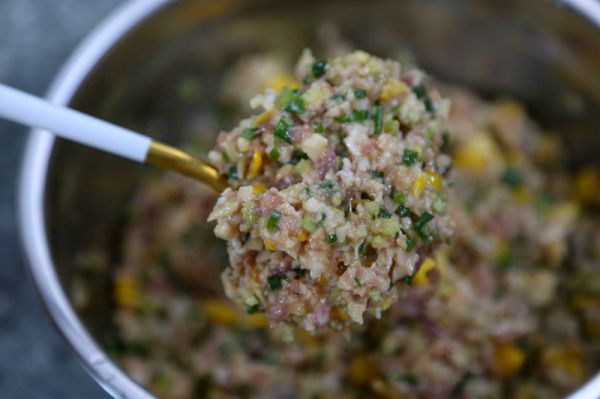 莲藕玉米芹菜肉饺子