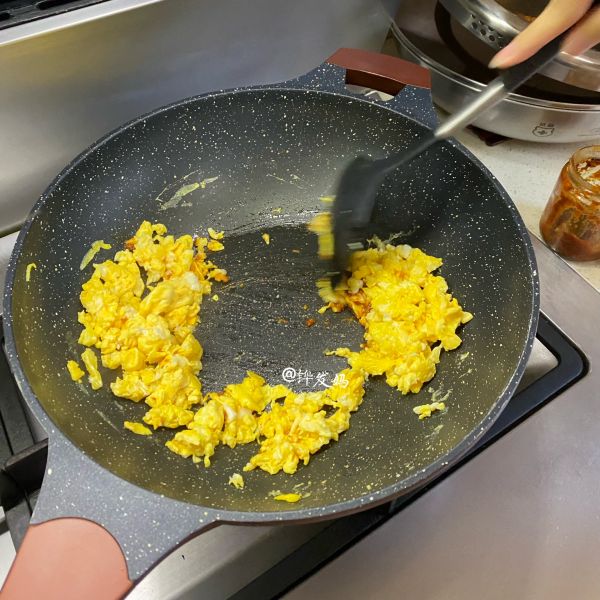 蒜蓉辣椒酱炒蛋