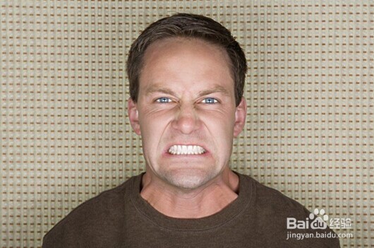 黄毅清喷思念女儿的王宝强：用力过猛？