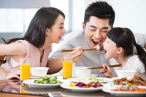孩子吃饭时应该注意什么