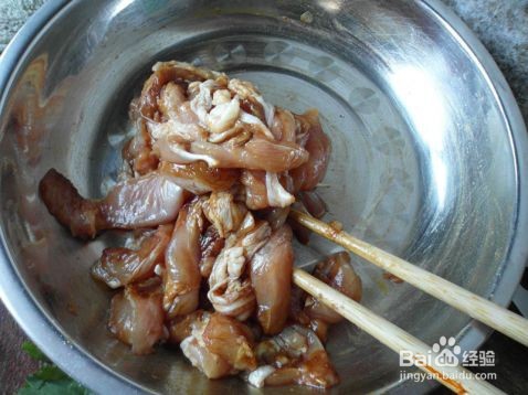 青椒炒鸡肉的做法