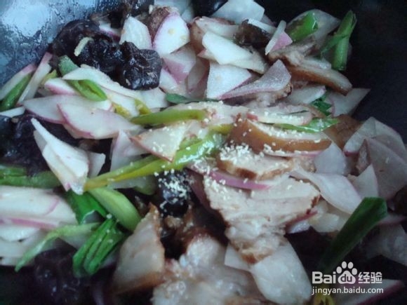 红萝卜黑木耳炒肉的做法