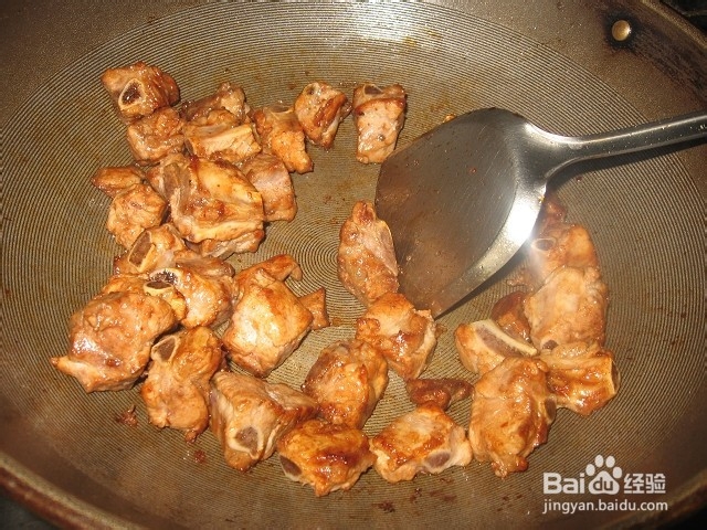 如何做土豆焖排骨