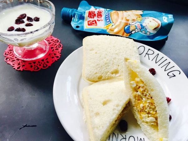 花生酱鸡蛋三明治