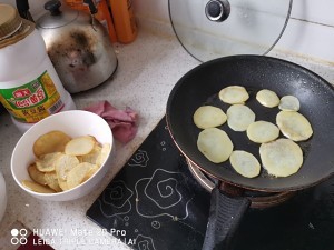 最简单好吃香辣的土豆片