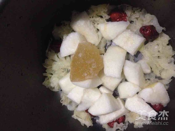 银耳红枣雪梨羹